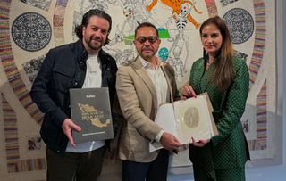Tucanê hace entrega del Libro Forbes 100% Marcas Mexicanas a Casa de M